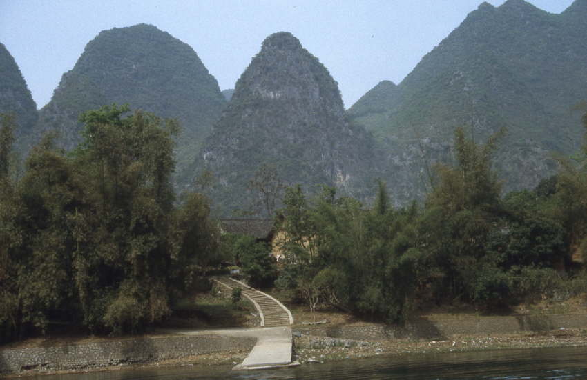 img044